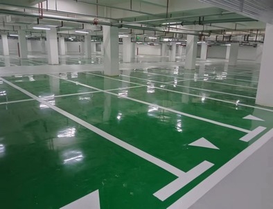 湖南湖南小区停车场标线